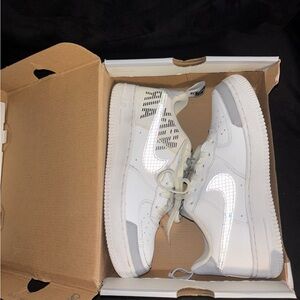 Nike Air Force 1 LV8 2 (GS) - Size 5Y